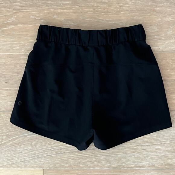 Lululemon On The Fly Shorts Woven 2.5" Black sz 4 - Picture 5 of 7